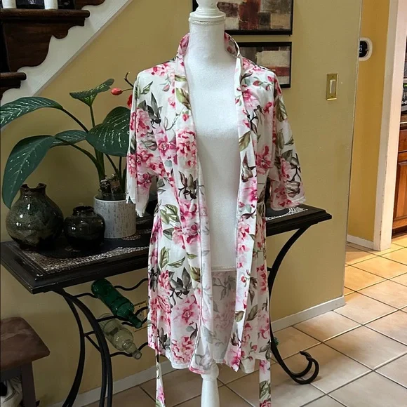 Show Me Your Mu Mu Women’s Pink Floral Brie Robe Garden of Bloom One Size - Picture 6 of 16